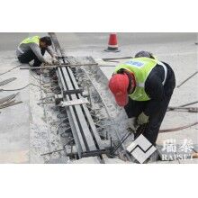 橋頭跳車現(xiàn)象是橋梁伸縮縫的什么問題導(dǎo)致的呢？